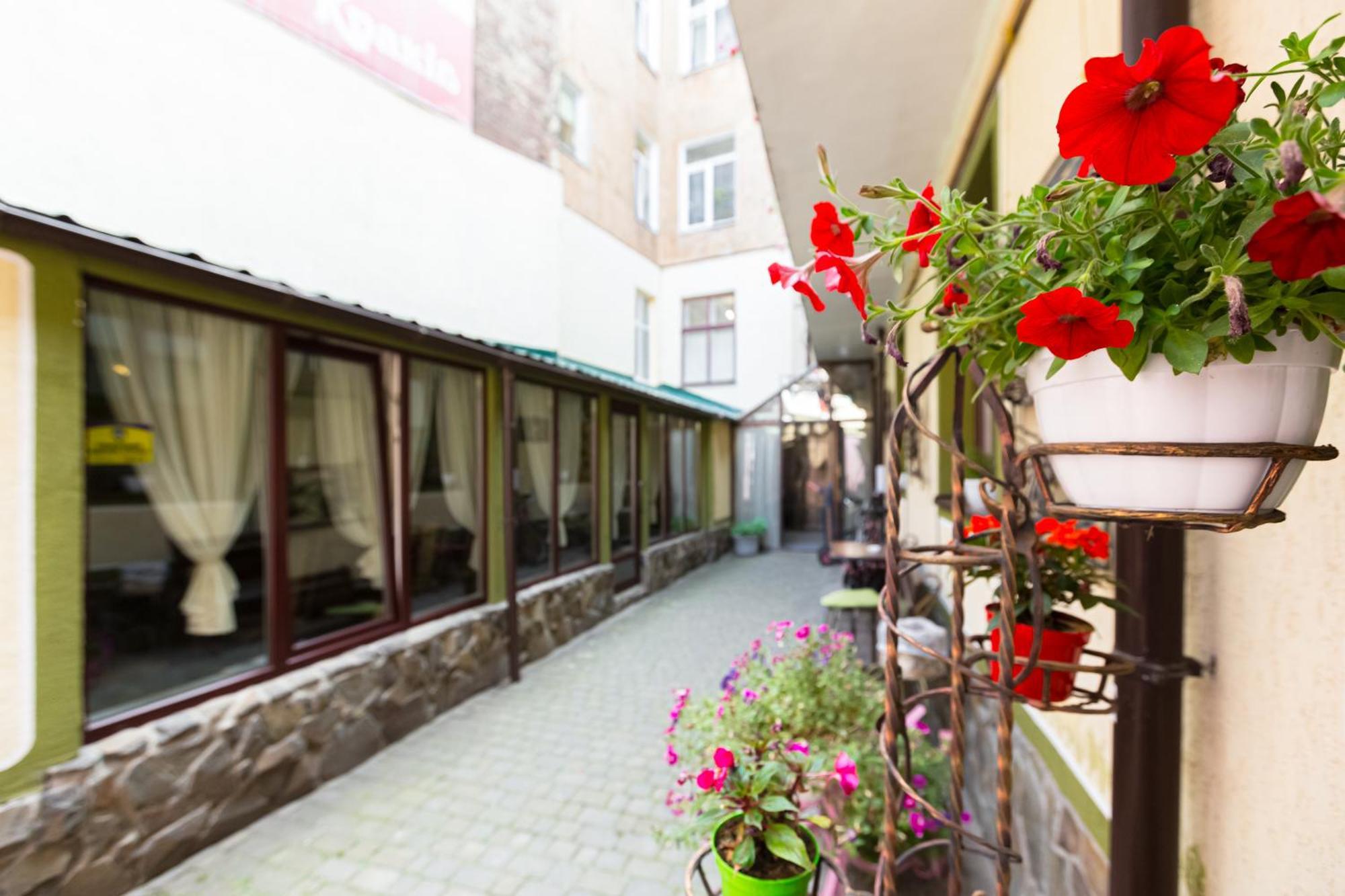 Staryi Krakiv Hotell Lviv Exteriör bild