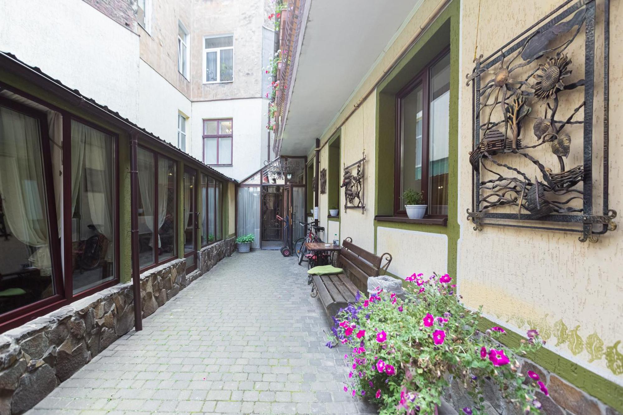 Staryi Krakiv Hotell Lviv Exteriör bild