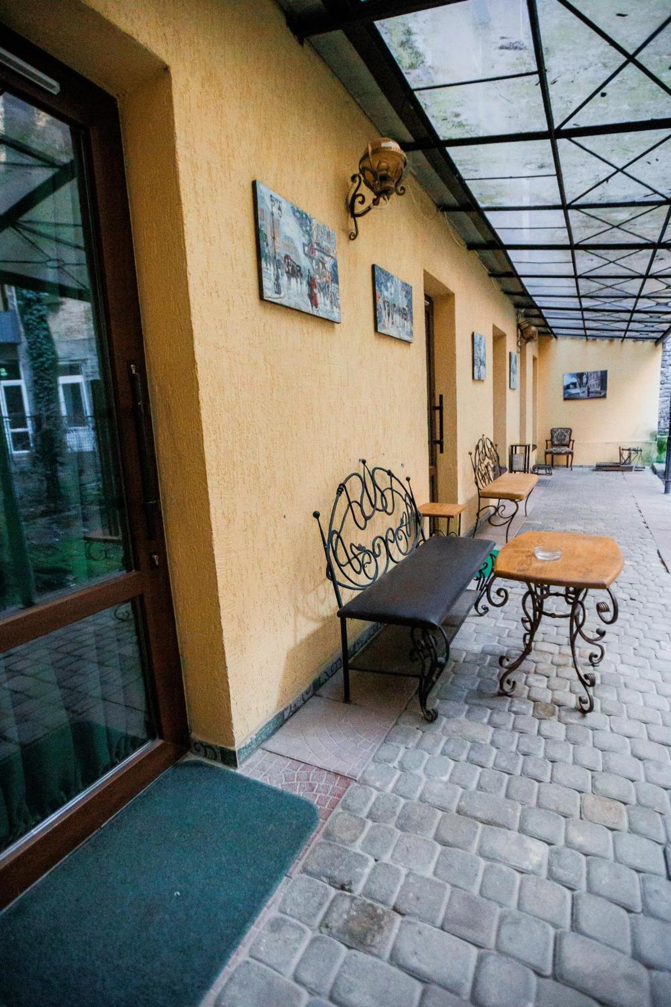 Staryi Krakiv Hotell Lviv Exteriör bild