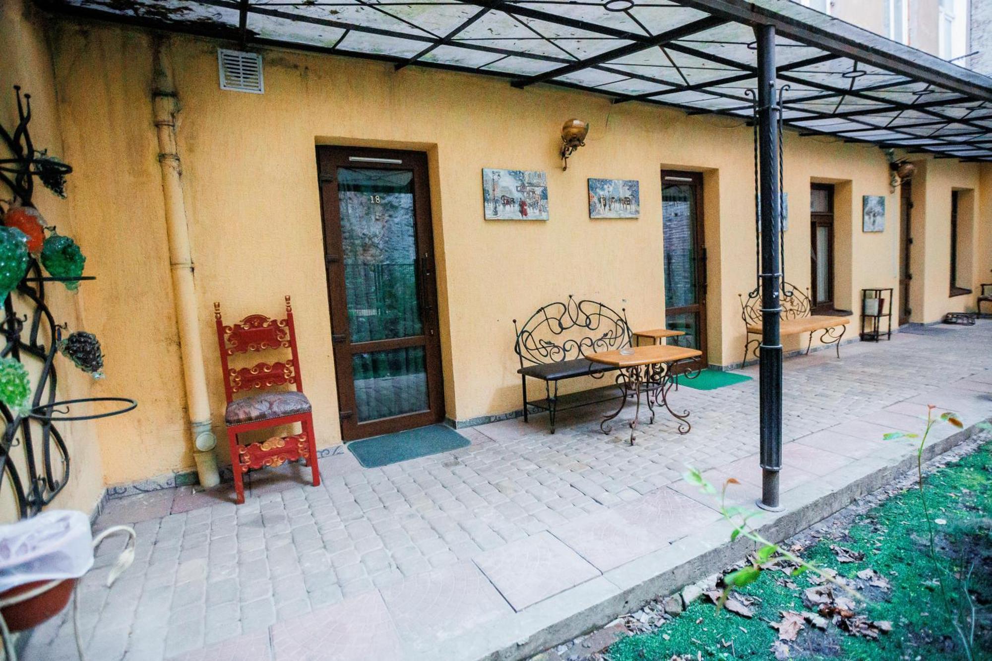 Staryi Krakiv Hotell Lviv Exteriör bild