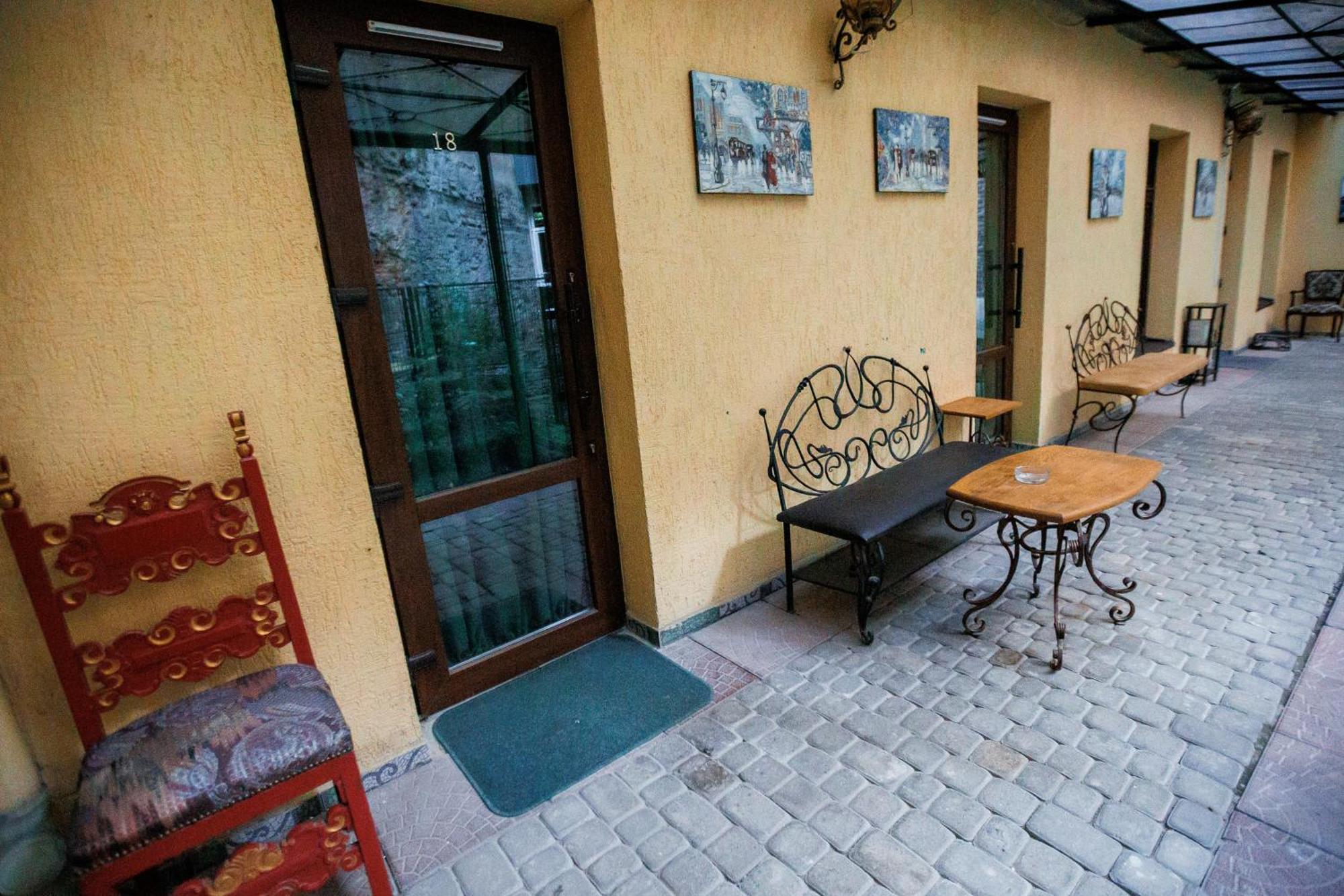 Staryi Krakiv Hotell Lviv Exteriör bild